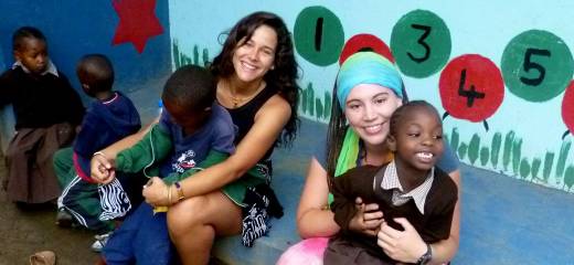 07-volunteers-at-orphanage